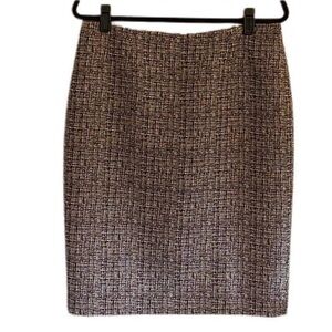 JONES STUDIO black and off-white Tweed straight skirt in size 10. EUC